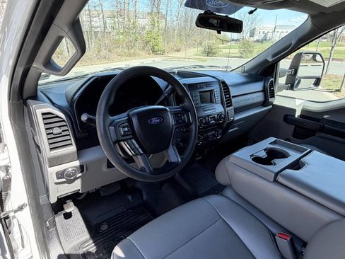 Used 2017 Ford F450 XL w/ XL Value Package image 11