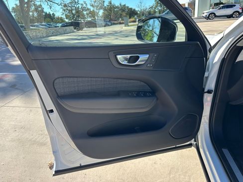 Used 2025 Volvo XC60 B5 Core w/ Protection Package Premier image 15