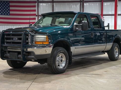 Used 1999 Ford F250 XLT image 1