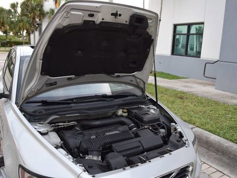 Used 2011 Volvo V50 T5 image 91