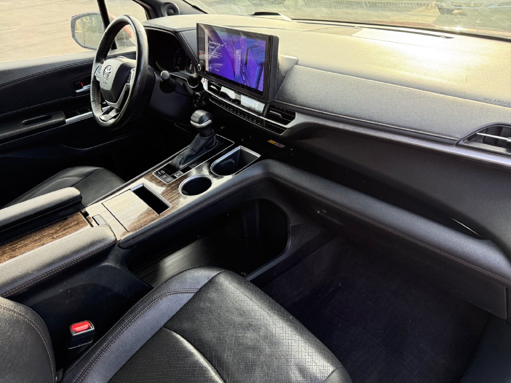 Certified 2025 Toyota Sienna Platinum AWD/4WD image 17