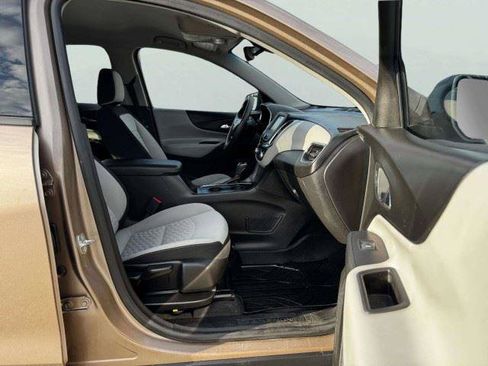 Used 2018 Chevrolet Equinox LS FWD image 48