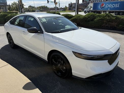 Used 2025 Honda Accord SE image 3