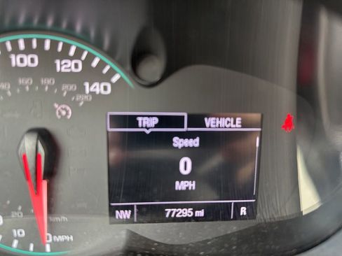 Used 2019 Chevrolet Trax LT w/ LT Convenience Package AWD/4WD image 11