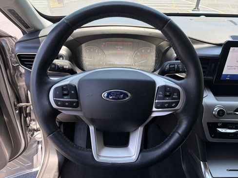 Used 2021 Ford Explorer XLT w/ Equipment Group 202A RWD image 40