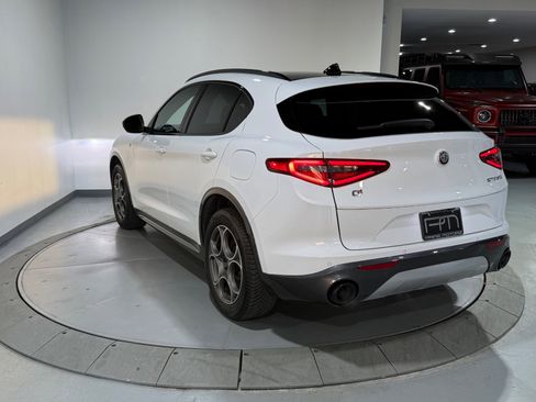 Used 2022 Alfa Romeo Stelvio Ti image 8