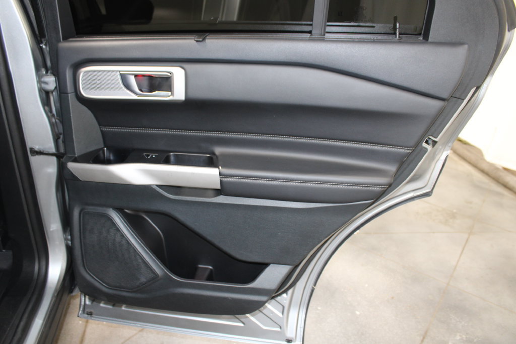 Used 2024 Ford Explorer Limited AWD/4WD image 37