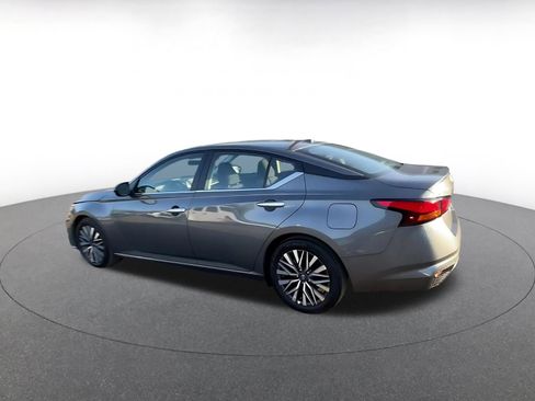 Used 2025 Nissan Altima 2.5 SV image 10