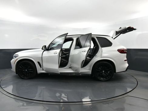 Used 2022 BMW X5 M50i w/ Executive Package image 36