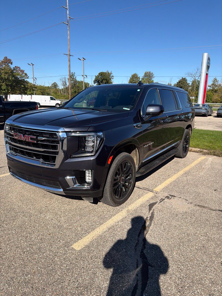 Used 2024 GMC Yukon XL SLT AWD/4WD image 1