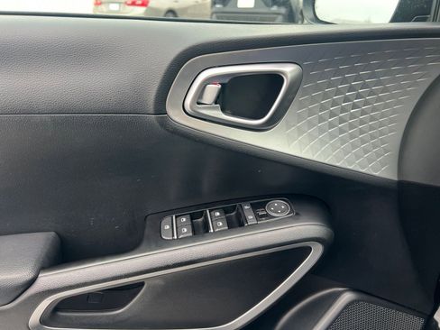 Used 2025 Kia Soul LX w/ LX Technology Package image 20