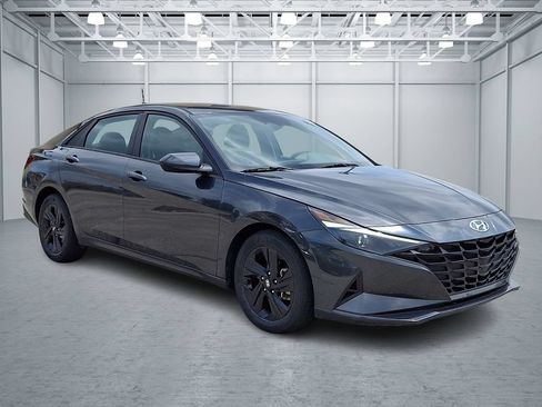 Certified 2023 Hyundai Elantra SEL w/ Cargo Package FWD image 3