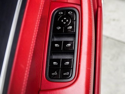 Used 2020 Porsche Panamera GTS image 37