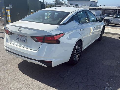 Used 2025 Nissan Altima 2.5 SV FWD image 5