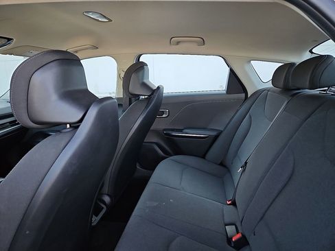 Used 2025 Kia K4 LXS image 15