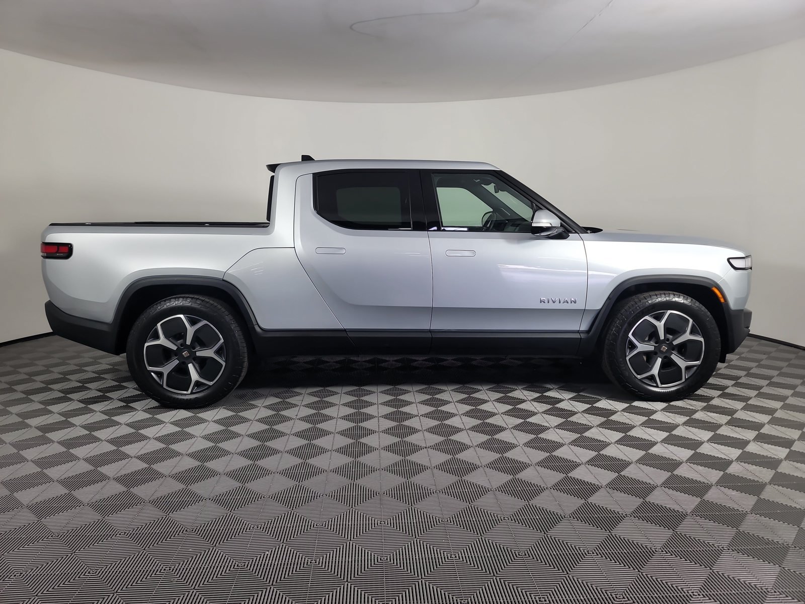 Used 2023 Rivian R1T Adventure Dual AWD/4WD image 6