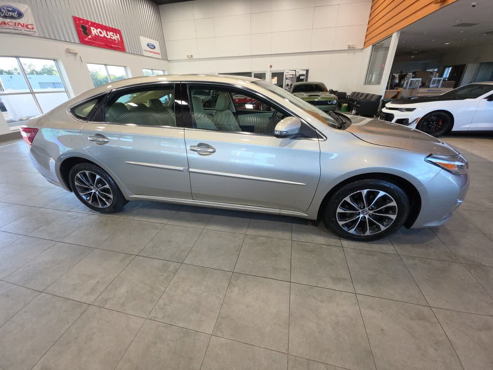 Used 2016 Toyota Avalon XLE Premium FWD image 5