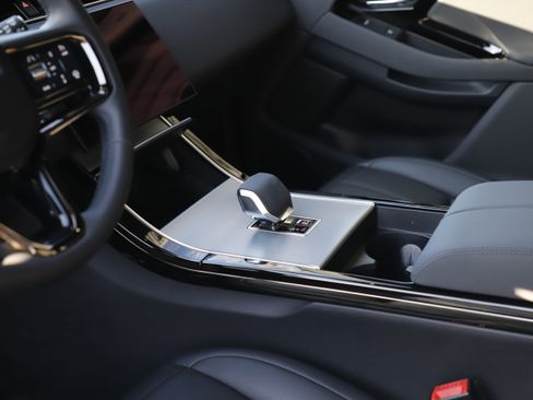 Certified 2025 Land Rover Range Rover Evoque S image 18