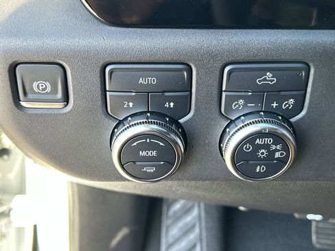 Used 2024 GMC Sierra 1500 Elevation image 18