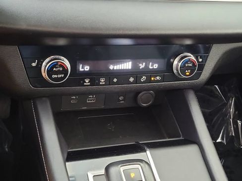 Used 2024 Mitsubishi Outlander SE Black Edition FWD image 29