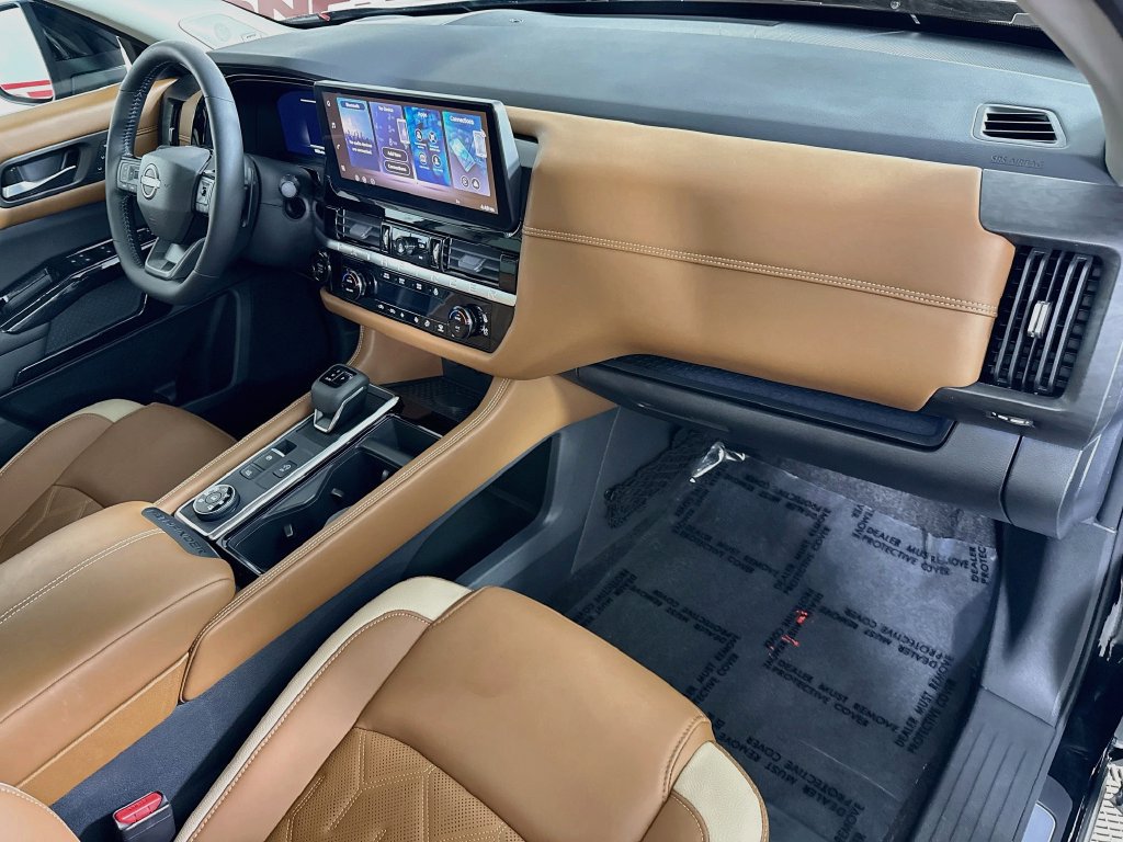 Certified 2026 Nissan Pathfinder Platinum AWD/4WD image 35