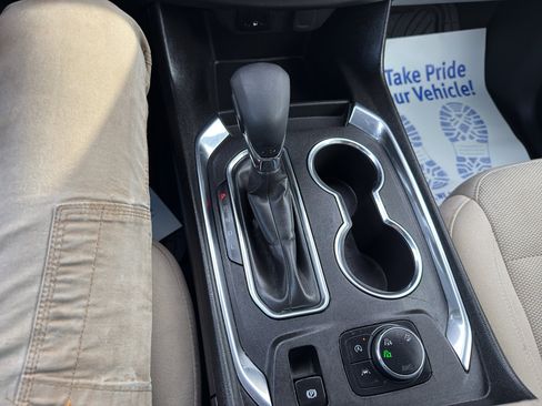 Used 2023 Chevrolet Traverse LS image 16