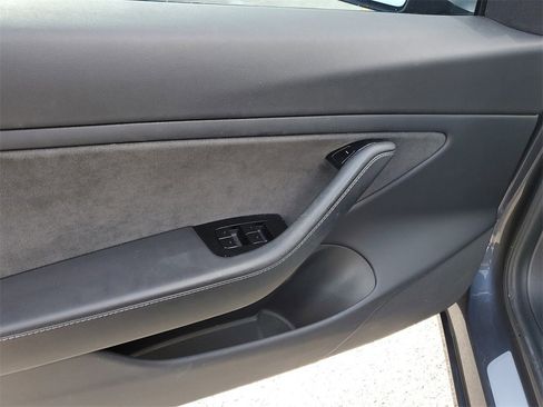 Used 2019 Tesla Model 3 Long Range image 16