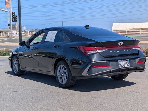 Used 2024 Hyundai Elantra SEL FWD image 12