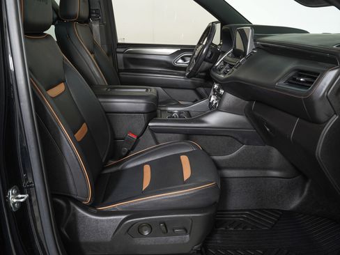 Used 2021 GMC Yukon XL AT4 w/ AT4 Premium Plus Package AWD/4WD image 8