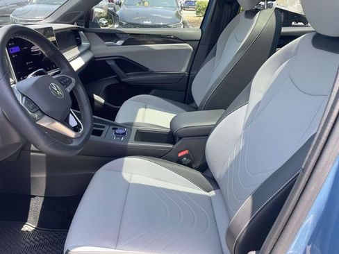 Used 2025 Volkswagen Tiguan SE R-Line AWD/4WD image 17