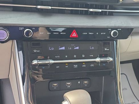 Used 2023 Kia Carnival EX FWD image 26