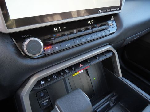 Used 2024 Toyota Tundra Limited image 23