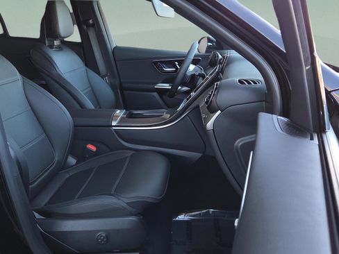 Used 2026 Mercedes-Benz GLC 300 image 17