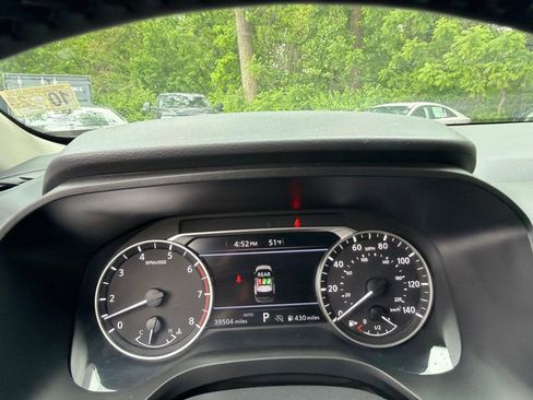 Used 2025 Nissan Rogue SV AWD/4WD image 24