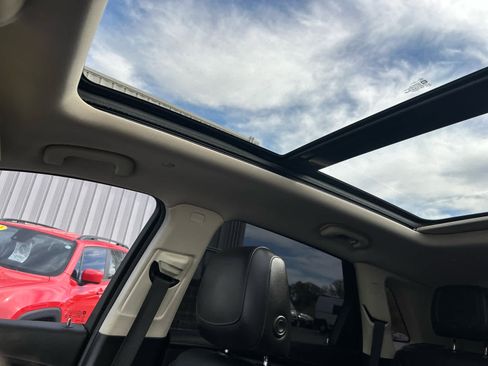 Used 2018 Cadillac XT5 Luxury w/ Driver Awareness Package FWD image 2