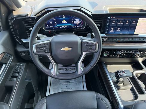 Used 2024 Chevrolet Silverado 1500 LT w/ Z71 Off-Road Package AWD/4WD image 12