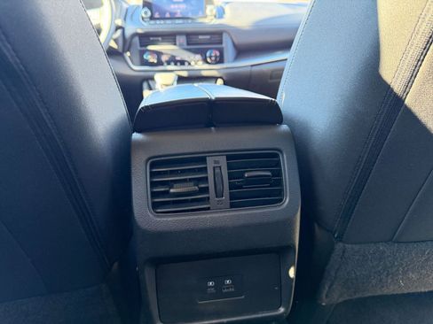 Used 2023 Nissan Rogue SV image 24