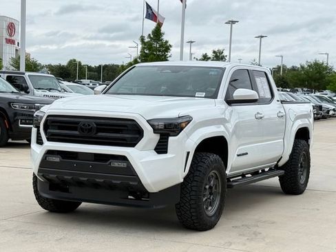 Used 2024 Toyota Tacoma SR5 AWD/4WD image 7