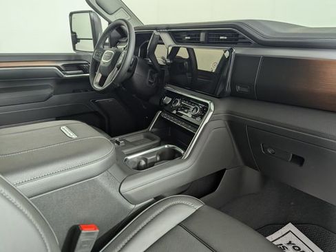 Used 2025 GMC Sierra 2500 Denali w/ Technology Package AWD/4WD image 30