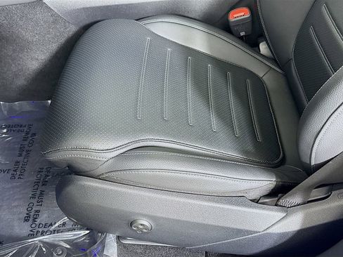 Used 2025 Mercedes-Benz GLC 300 4MATIC w/ AMG Line image 20