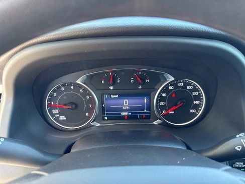 Used 2023 GMC Acadia SLE w/ Driver Convenience Package image 16