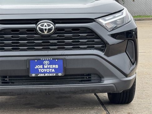 Used 2025 Toyota RAV4 XLE image 4