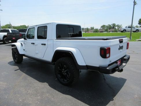 Used 2024 Jeep Gladiator Sport AWD/4WD image 8