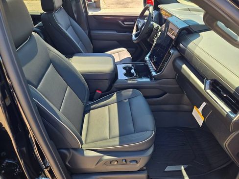 New 2026 GMC Yukon Elevation w/ LPO, Floor Liner Package AWD/4WD image 15