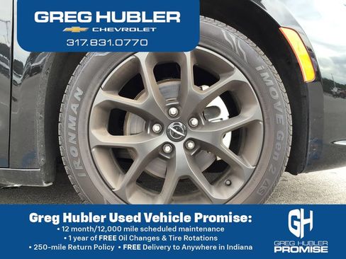 Used 2025 Chrysler Pacifica Limited FWD image 17