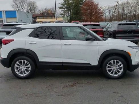 Used 2024 Chevrolet TrailBlazer LS w/ LS Convenience Package image 9