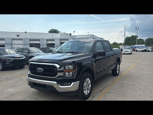 Used 2023 Ford F150 XLT image 2