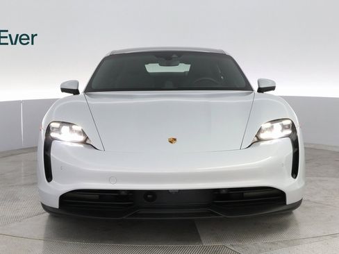 Used 2022 Porsche Taycan image 3