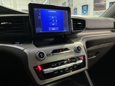 Used 2023 Ford Explorer XLT AWD/4WD image 21