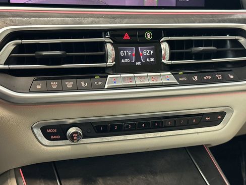 Used 2019 BMW X5 xDrive40i w/ M Sport Package AWD/4WD image 18